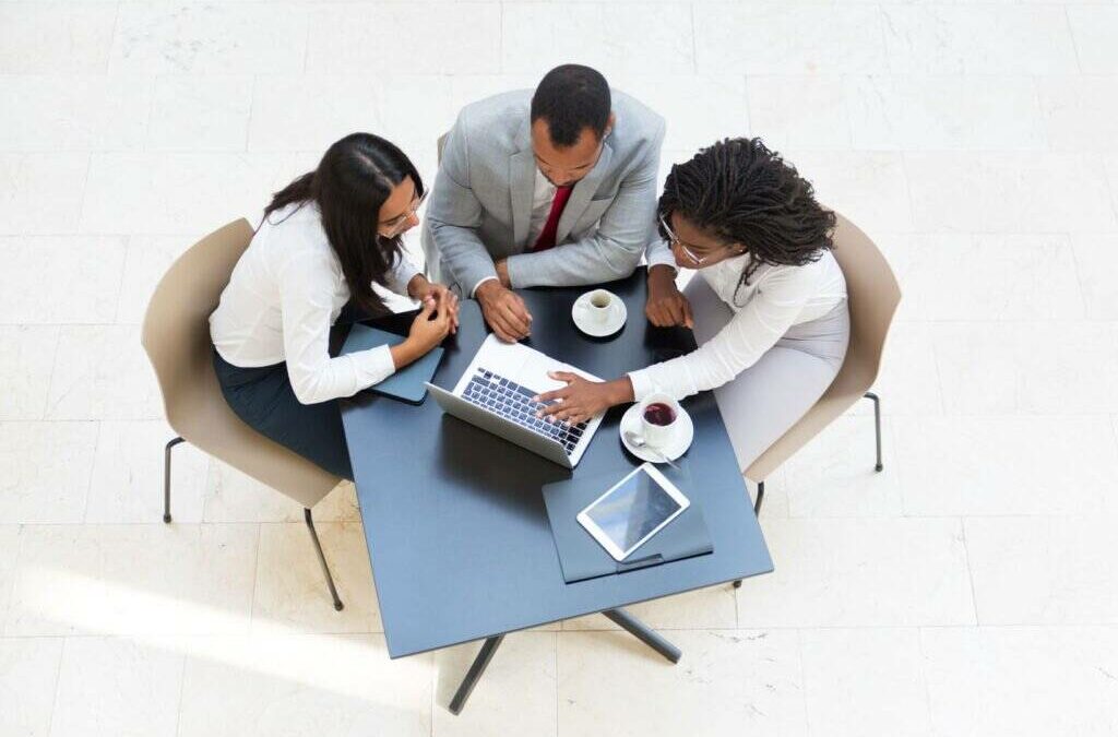 Deux ans d’impact : Comment Care Our Africa et Kanvic Digital transforment l’avenir des jeunes Africains grâce au numérique